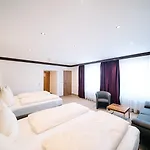 中央城旅馆 酒店 4*