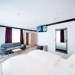 中央城旅馆 酒店 4*