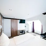 中央城旅馆 4*